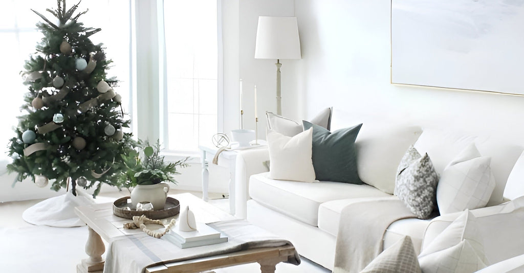 <br>Small-Space Living for Winter: <br><small>How to Get Holiday-Ready with Smart, Stylish Furniture</small>