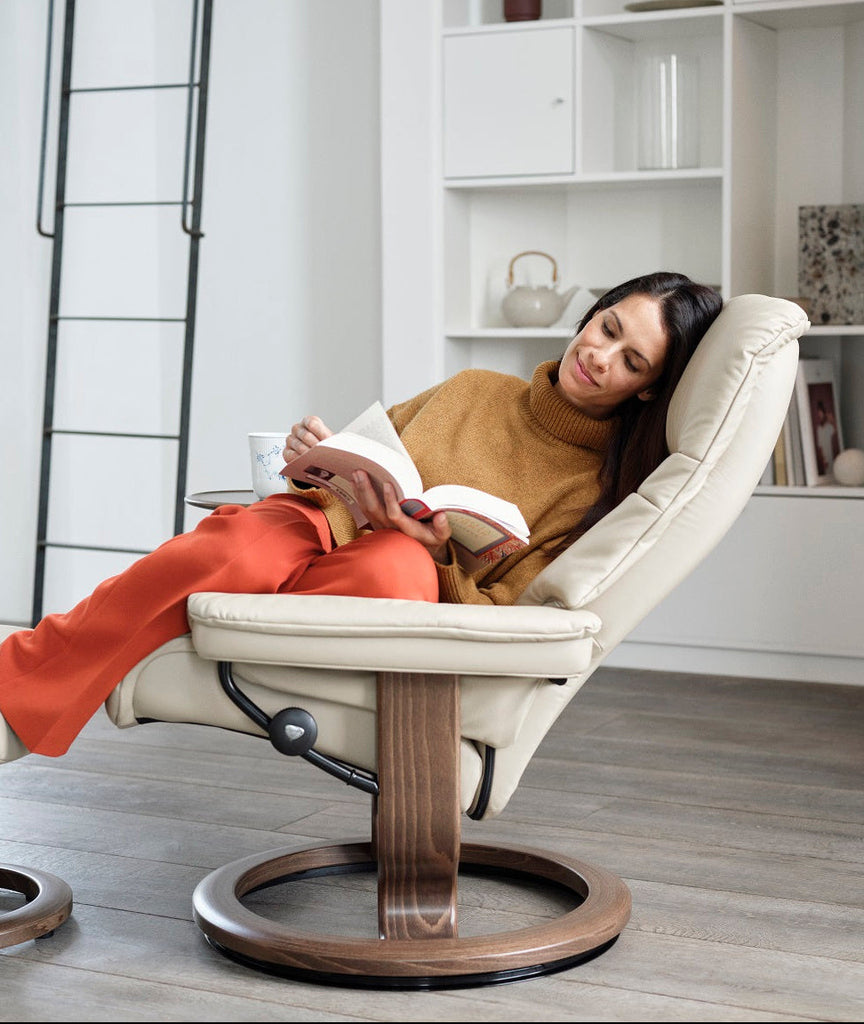 
          no blank-files/Stressless_Sunrise_M_Classic_Bat_Cream_Walnut_Lean_petit_801a07ce-855f-44a8-b4fa-15a3941b225b.jpg