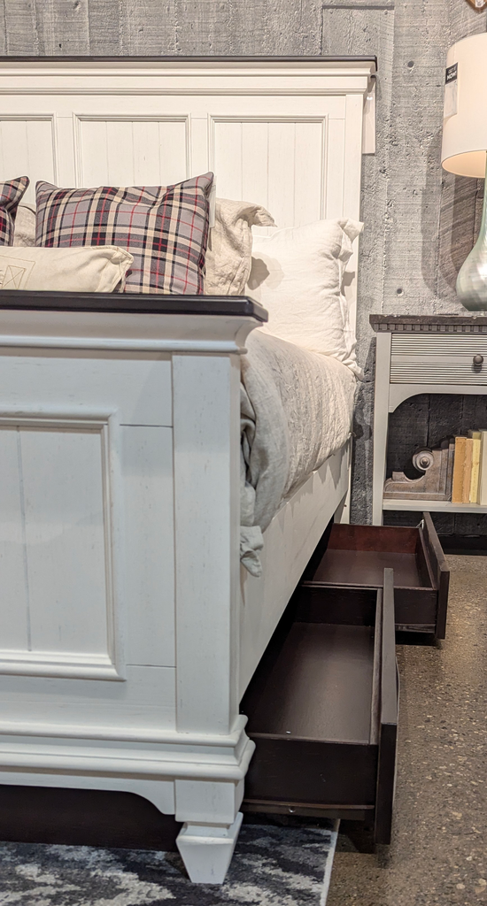 Welton Hill 5pc. King Panel Bedroom